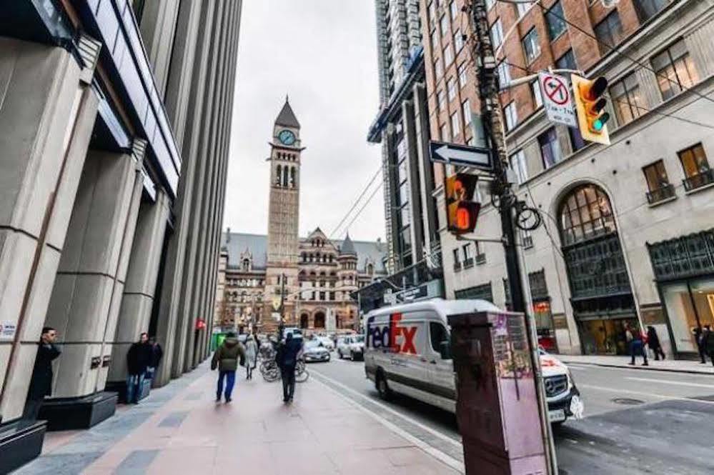 Temperance Apartment Toronto Exterior photo